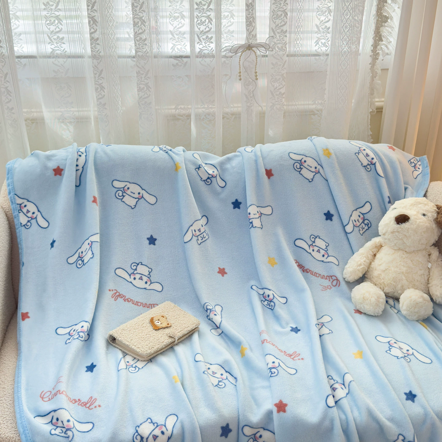 Плед (Sanrio) однослойный молочный велюр — гипоаллергенный с мультяшным принтом, на все сезоны, разные размеры