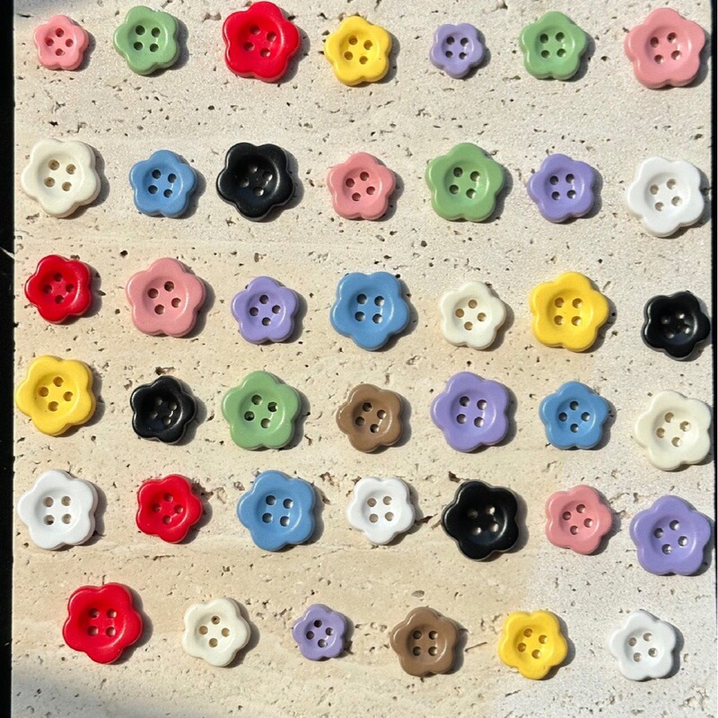 Plastic Colorful Four-Hole Hand-Sewn Buttons Flower Buttons Coat Sweater Clothing Buttons Accessories DIY Decorative Buttons