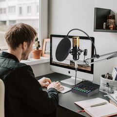 V8 mobile live broadcast sound card bracket 800 condenser microphone set anchor singing recording microphone cross-border