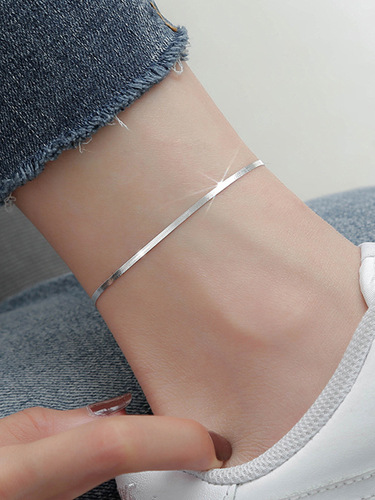 Stainless steel snake bone chain European and American fashionable simple design 18K gold-plated titanium steel anklet with temperament and versatile