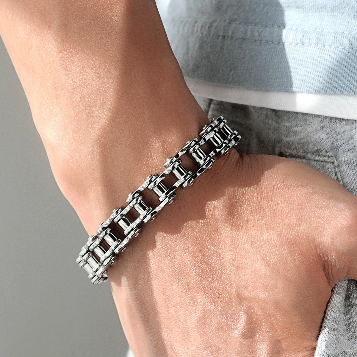 Europäisches und amerikanisches Cross-Border-Armband für Herren, personalisiertes, trendiges Armband aus Edelstahl im Fahrradketten-Stil, charmant_voghion.com