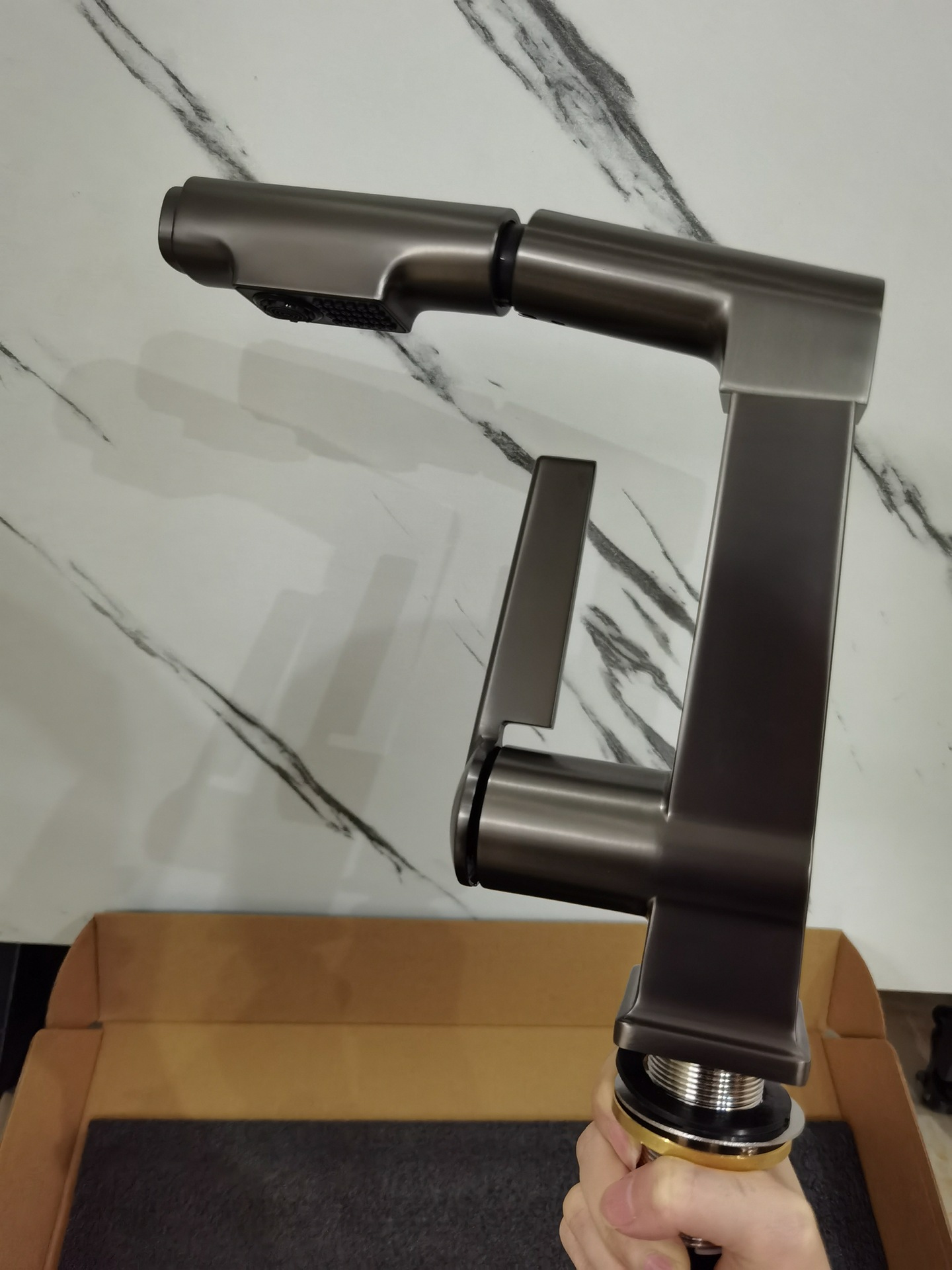 German quality black washbasin faucet, cold and hot, all-copper pull-out type with lifting and rotating under-sink for washing face and mouthwash undefined