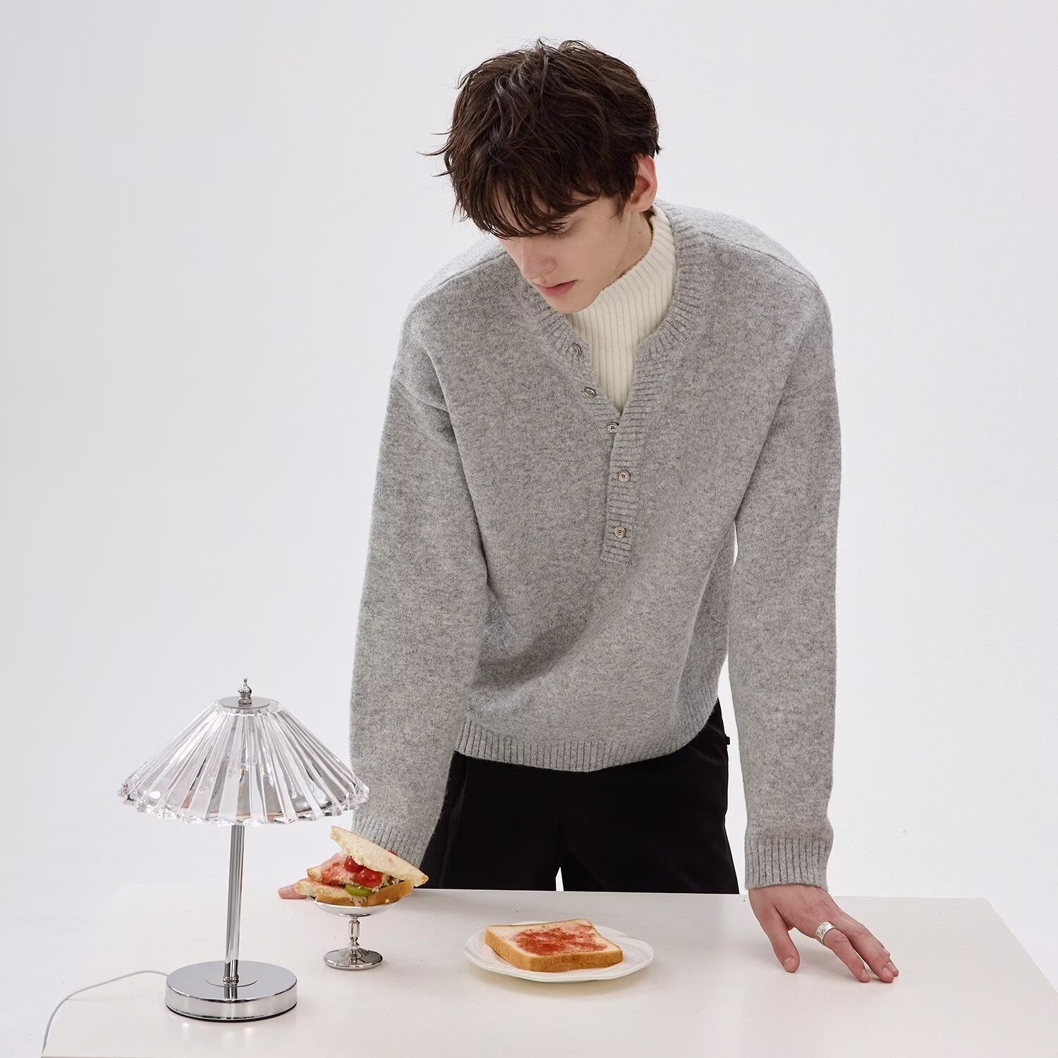 Explosiones transfronterizas de tamaño grande falso de tamaño europeo dos piezas de camisetas de punto de cuello medio alto suéter hombre viejo dinero de la fábrica de botón de moda al por mayor