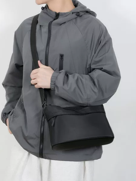 Simple and lightweight men's crossbody bag, versatile for casual outings and commuting, multi-compartment, large-capacity, stylish men's bag