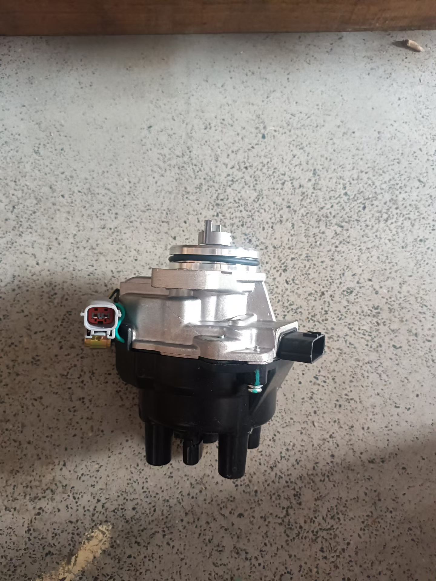 Ignition Distributor 221000m300 22100-0m300 Suitable for Nissan