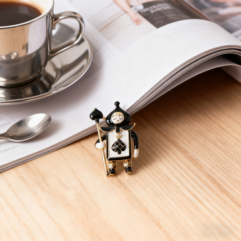 Christmas Creative Retro Alloy Enamel Spade Soldier Badge Brooch Fashionable and Stylish Unisex Clothing Brooch
