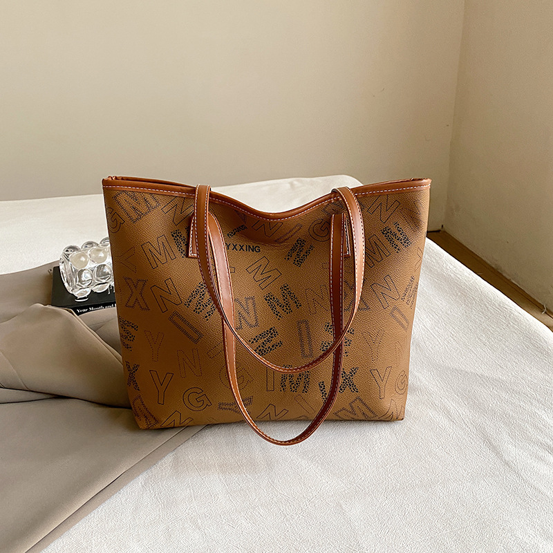 Bolsas de gran capacidad de este año, bolsas de moda populares, bolsas de viaje portátiles de hombro, invierno 2024, nueva marea de letras