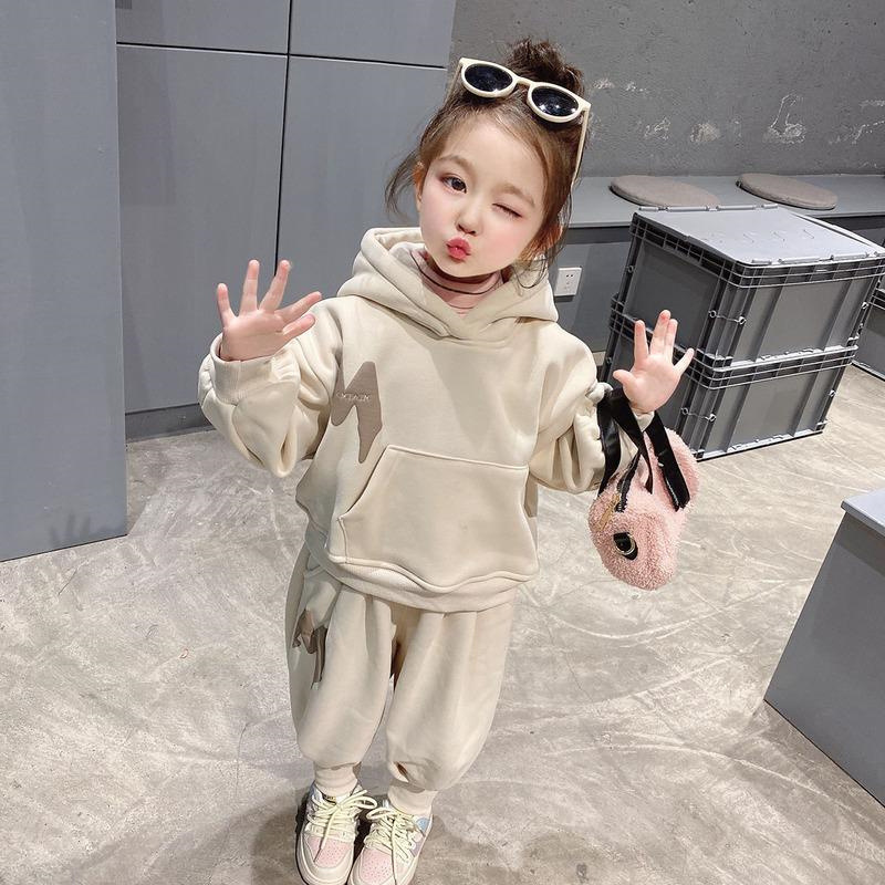 Plysjsett for jenter 2023 nye friterte gatehøst vinterklær barne- og guttesport fortykket genser_voghion.com