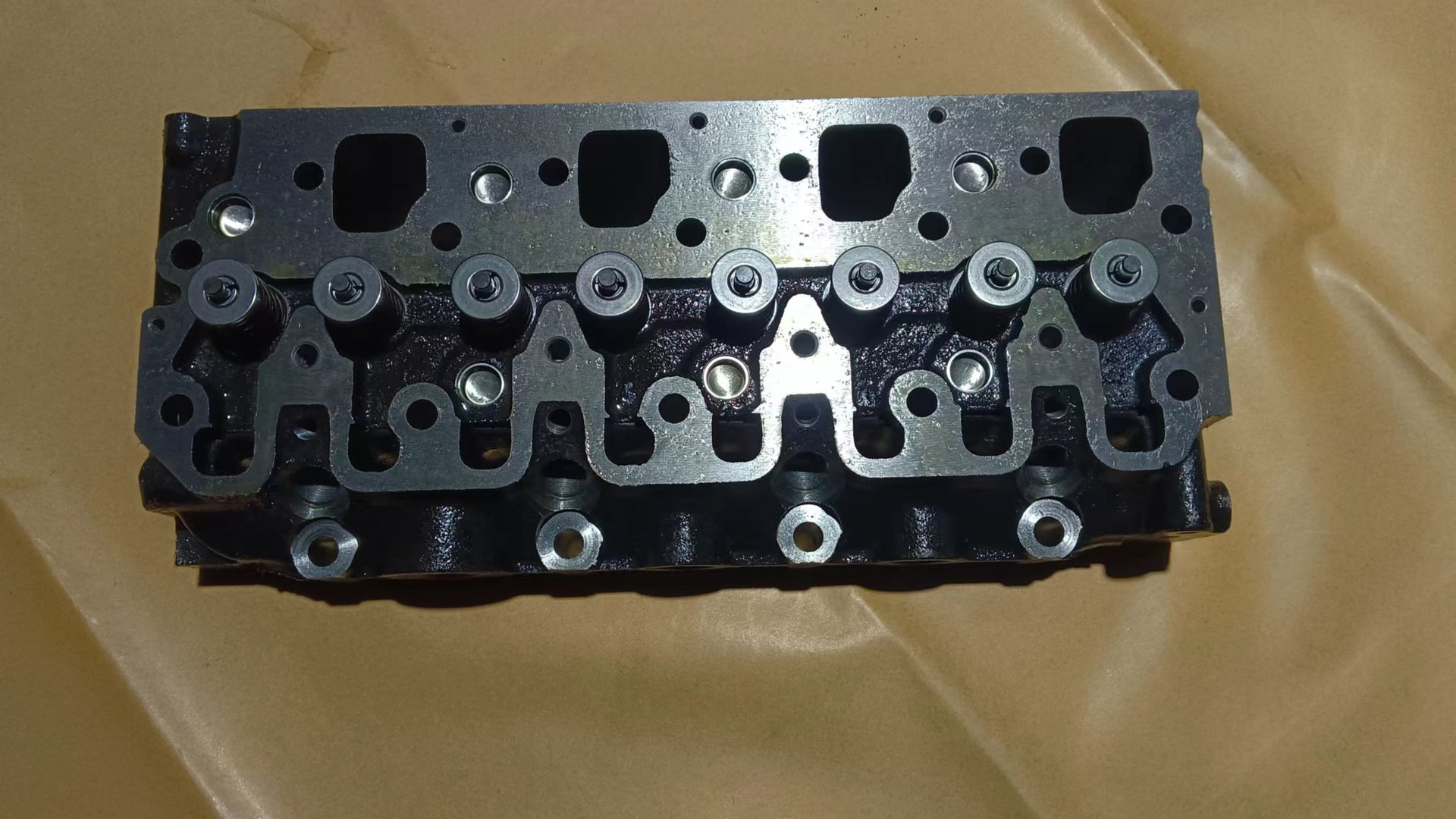 Factory Direct Engine Parts Engine Cylinder Head Assembly 404D-22 Four-Cylinder Cast Iron Cylinder Head 404D-22