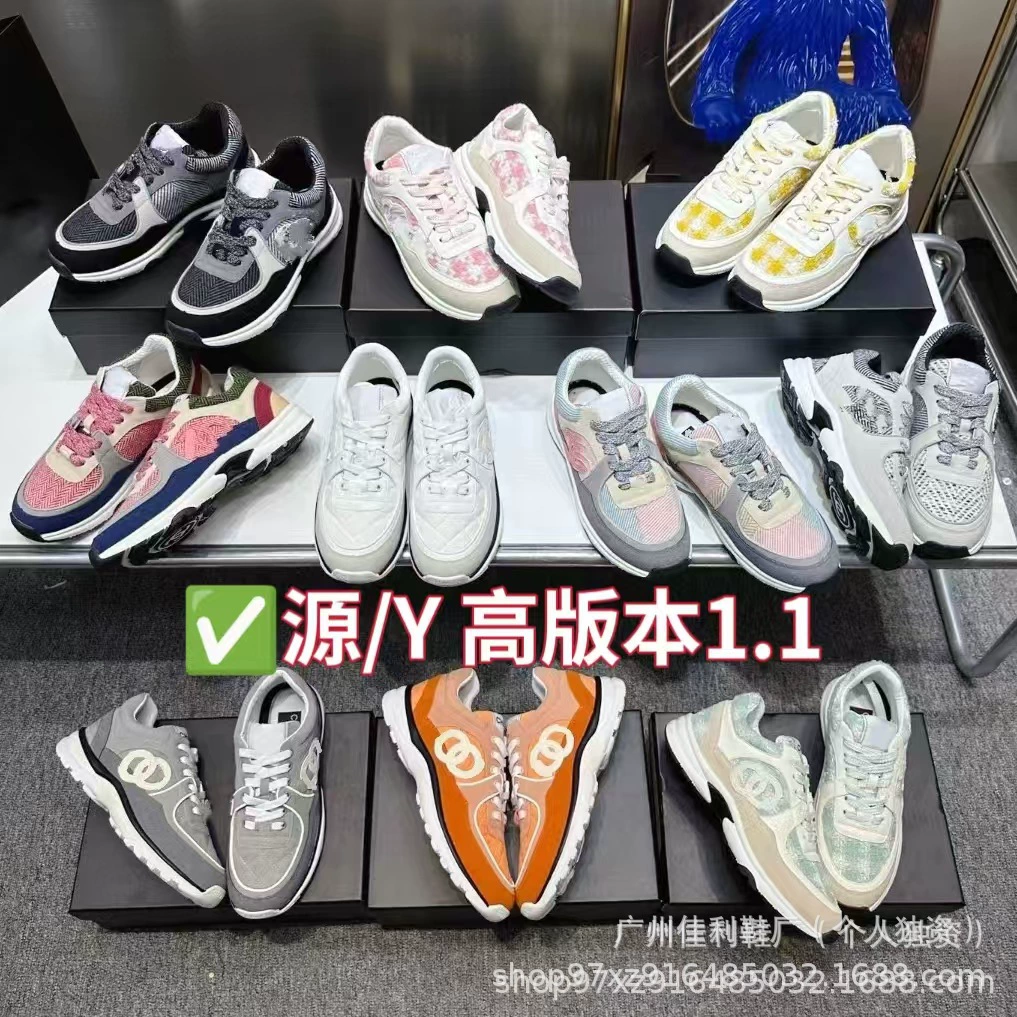 Черно-белые классические кроссовки 2024