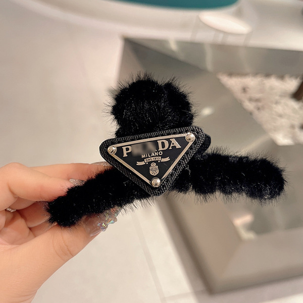 Fashionable plush crab pin