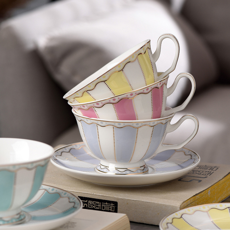 Taza y platillo de café de porcelana china a juego Taza de té de la tarde Taza de cerámica de estilo nórdico Taza de té negro simple Juego de caja de regalo