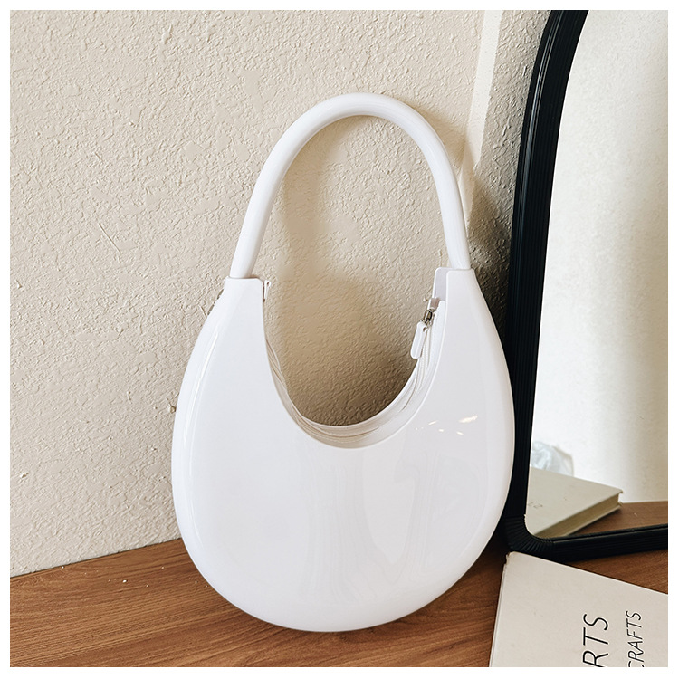 2023 nueva moda curvada Luna bolsa de jalea de mano PVC de moda de hombro de las mujeres portátiles bolsa de charol simple