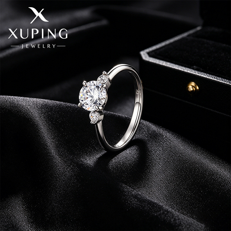 Xuping estilo sencillo temperamento elegante anillo de dama incrustado formado cuadrado de óxido de circonio ins anillo de viento al por mayor