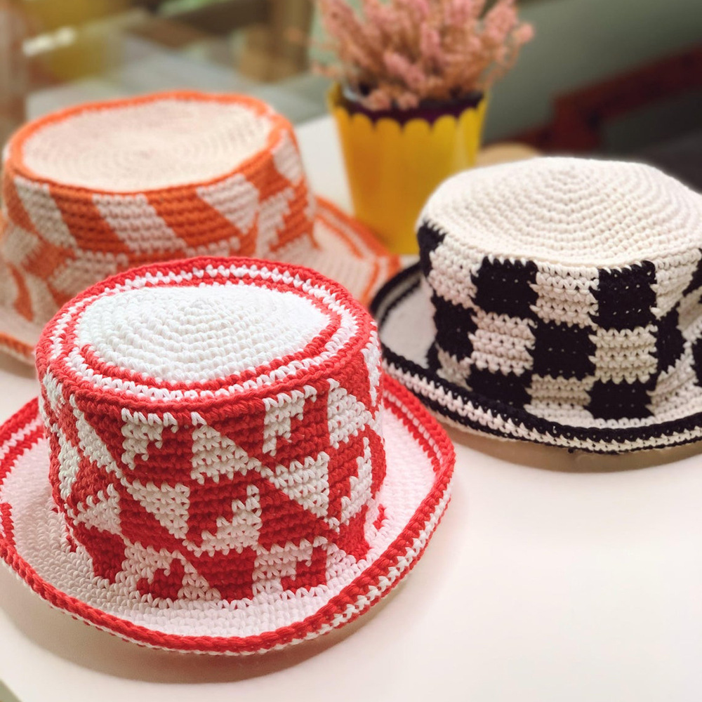 纯手工钩编渔夫帽复古棋盘格子四季时尚文艺针织方块拼色手钩帽子