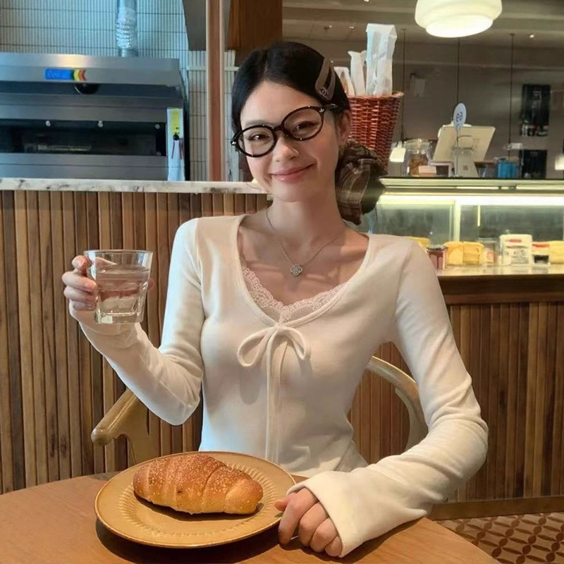 Soft and Waxy White Lace V Neck Velvet Long-Sleeved T-Shirt for Women in Autumn and Winter New Pure Lust Style Slimming Look Design Top