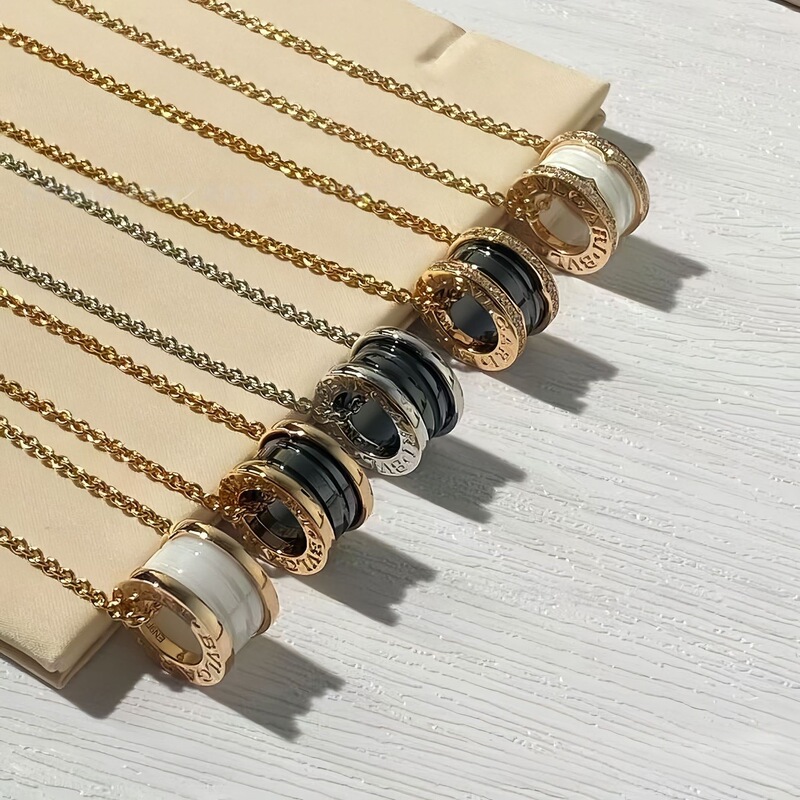 High-End V Gold Little Red Man Necklace, 18K Rose Gold, Spring-Loaded, Charity Edition, Slim Waist Design, Light Luxury Clavicle Chain High-End V Gold Little Red Man Necklace, 18K Rose Gold, Spring-Loaded, Charity Edition, Slim Waist Design, Light Luxury Clavicle Chain