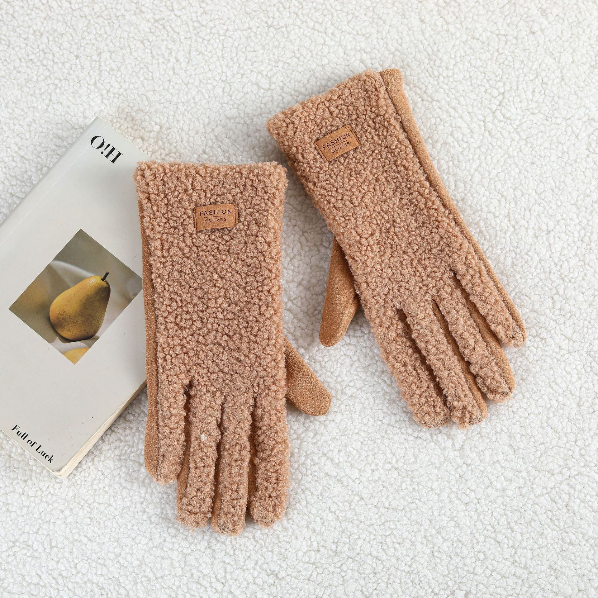 Preventa | Guantes de dedos cálidos y a prueba de viento al aire libre de invierno Guantes de costura de terciopelo granular de diseño de nicho femenino al por mayor