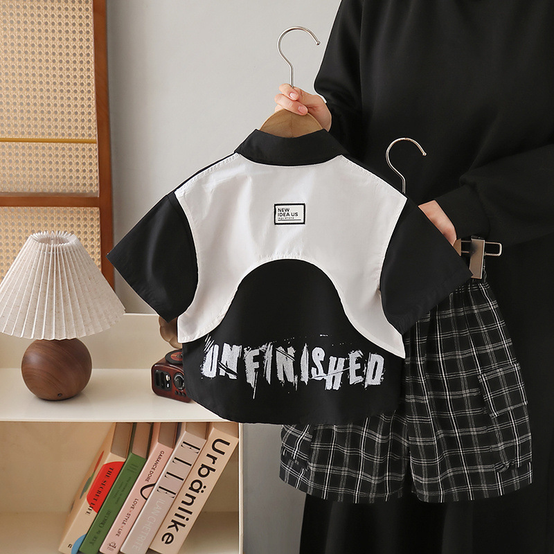 7195 traje de verano para niños y niñas 2025 nueva camisa falsa de dos piezas para niños de manga corta ropa fina de verano de dos piezas