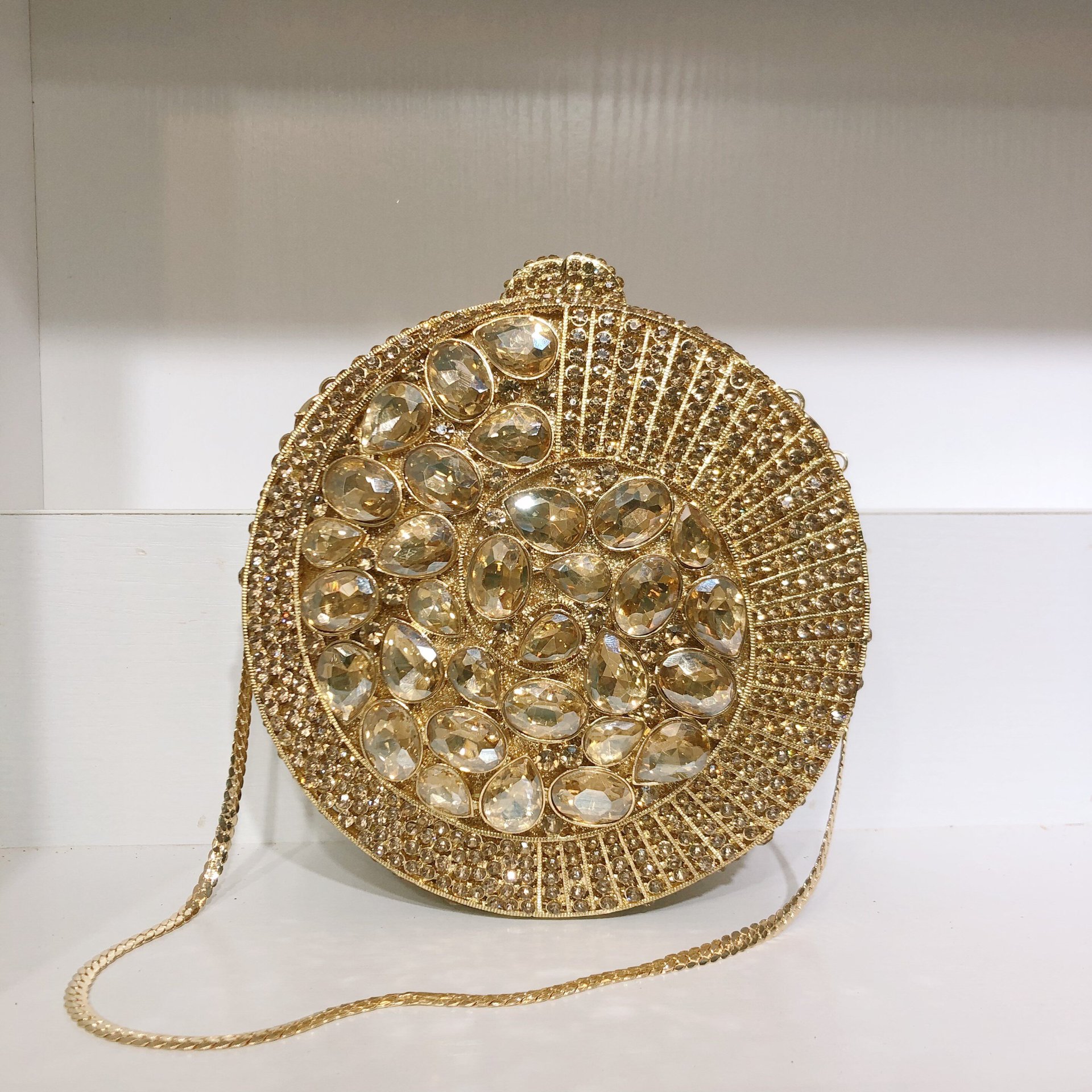 Túi clutch dạ tiệc đính pha lê kim cương kim loại rỗng phong cách Âu Mỹ — Ốc vàng, Kim cương trắng trên nền vàng (tùy chỉnh), Vàng xanh lá cây xanh lam (tùy chỉnh), Màu Sâm Panh (tùy chỉnh) chi tiết 2