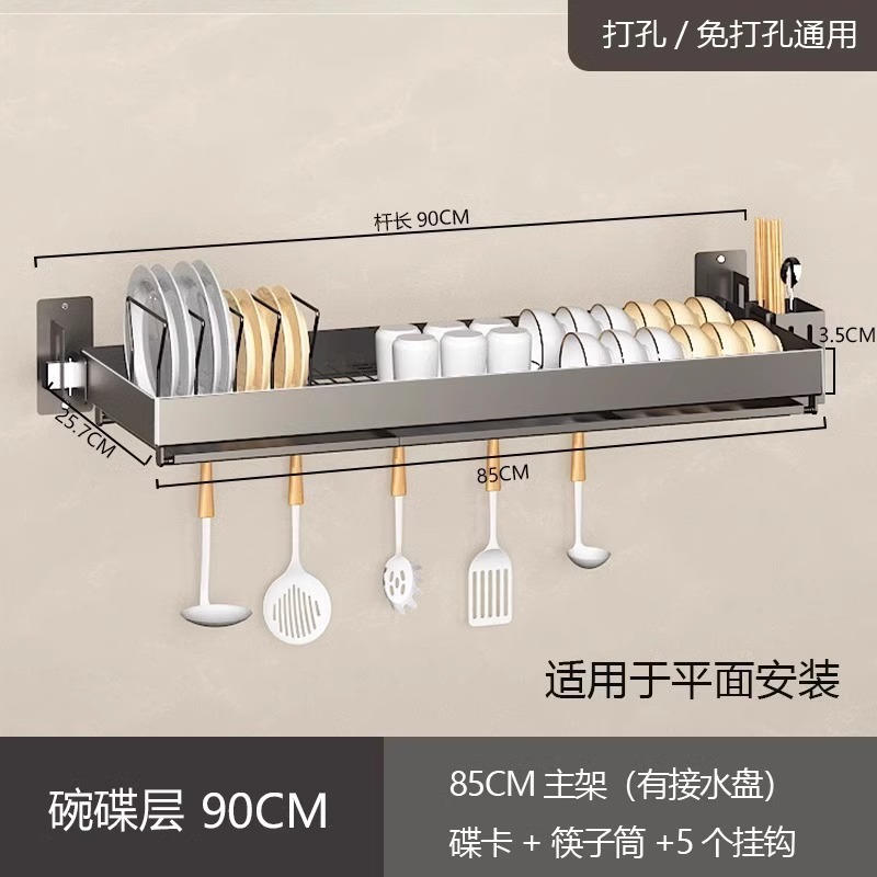 台所の窓の壁の食器を収納します。|undefined