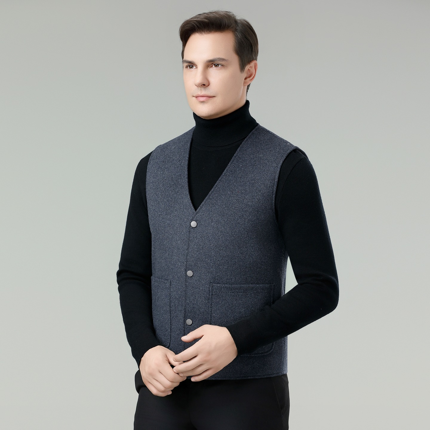 Men's V-neck wool vest, 2025 autumn/winter new style, fashionable business casual warm down vest for young and middle-aged men.