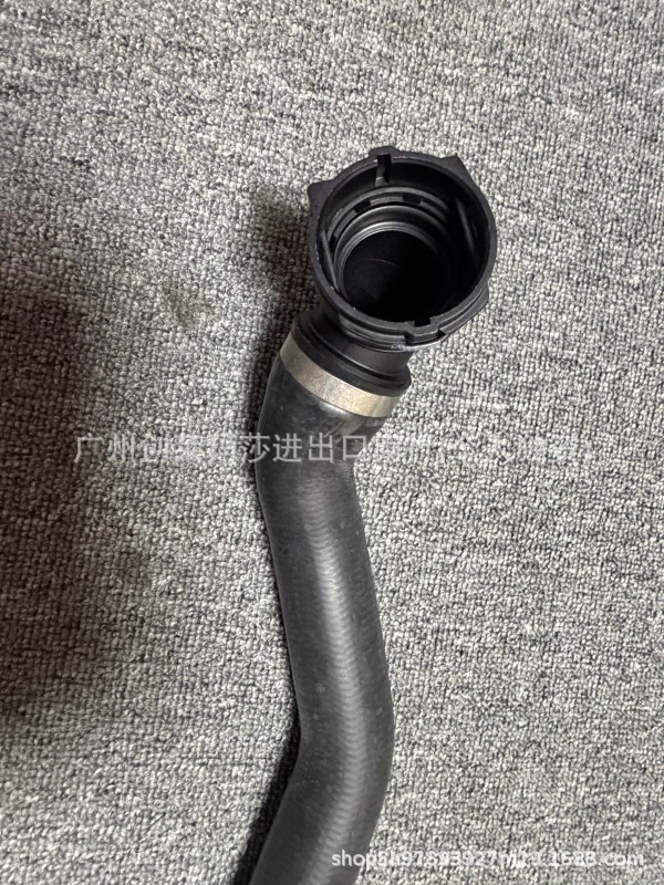 95810640200/95510632210 is suitable for Porsche water pipes for Cayenne/Panamera/Macan