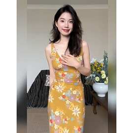 法式慵懒风碎花吊带连衣裙女海边度假风收腰显瘦长裙2026夏季新款