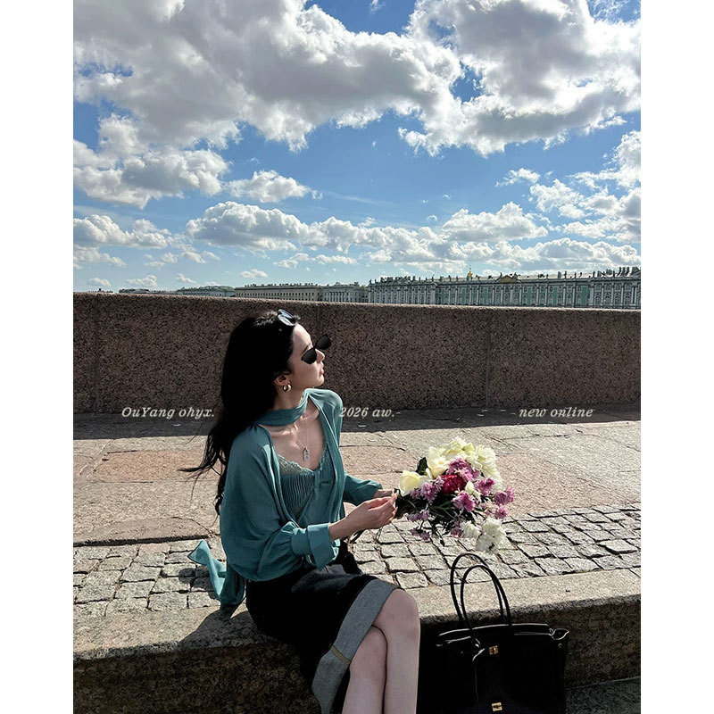 The simple Ouyang 'deconstruction method' creates a luxurious and sophisticated atmosphere! Luxurious chiffon two-piece shirt with bat sleeves and flowing ribbons The simple Ouyang 'deconstruction method' creates a luxurious and sophisticated atmosphere! Luxurious chiffon two-piece shirt with bat sleeves and flowing ribbons