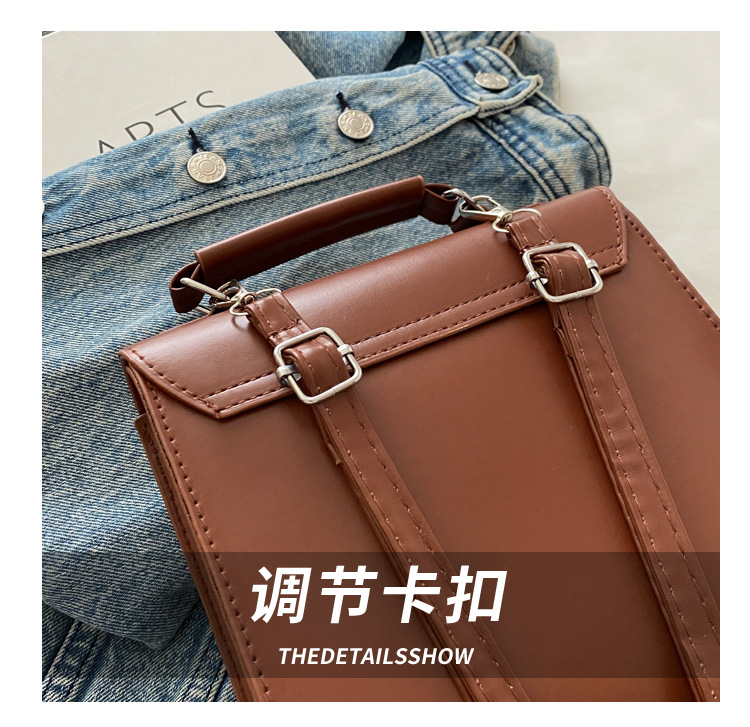 This is a new retro commuting backpack for the autumn of 2024, featuring a casual color contrast and a niche design. It is a small square single-shoulder hand-carry bag undefined