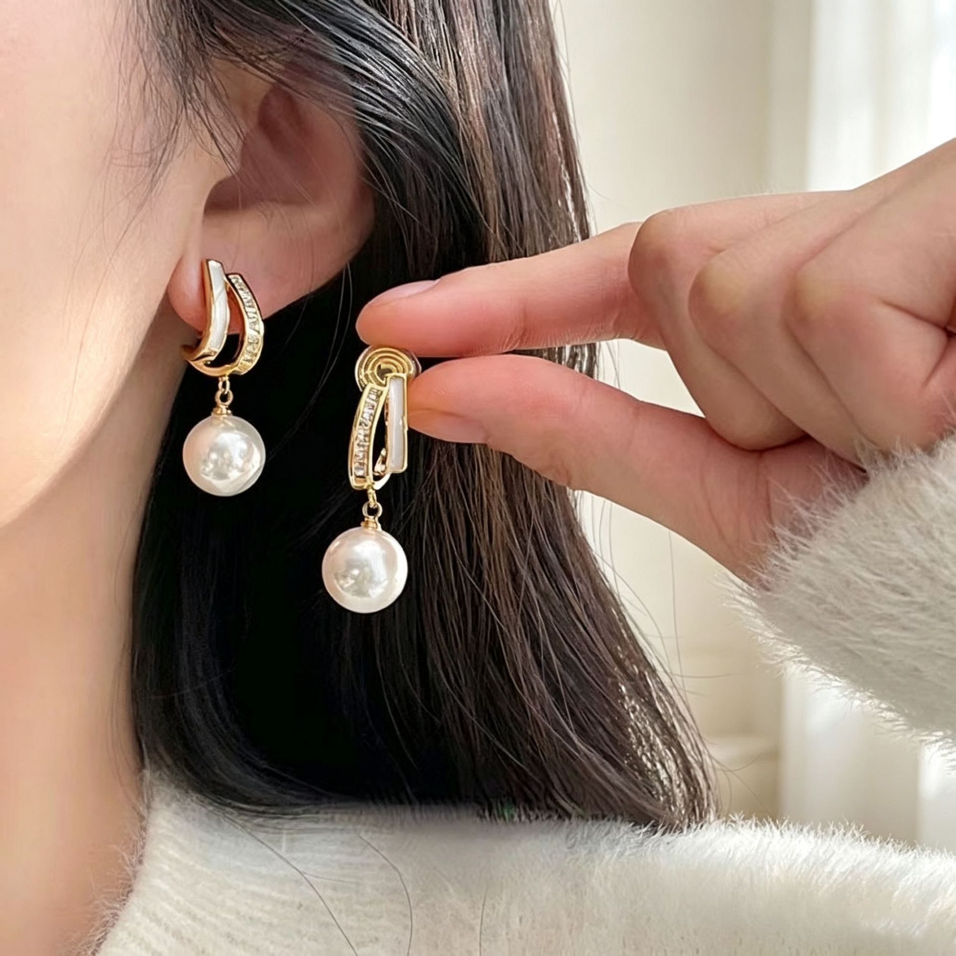 124# Clip para oreja con forma de espiral antimosquitos y colgante de perla Jian Yun