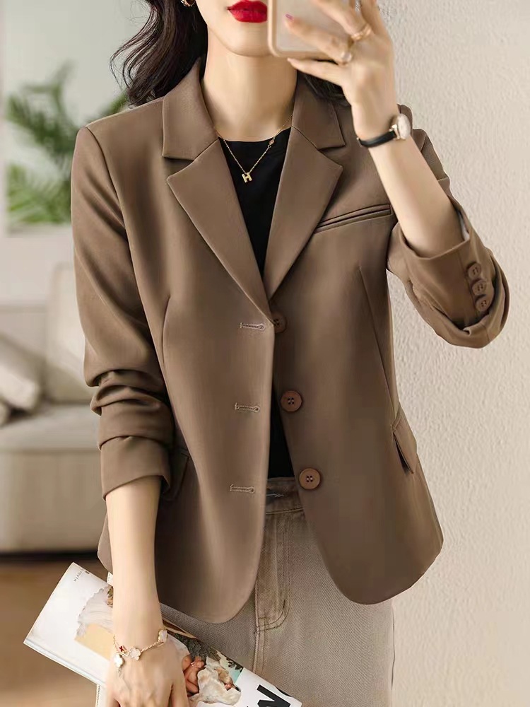Fashionable short fitted classic suit jacket