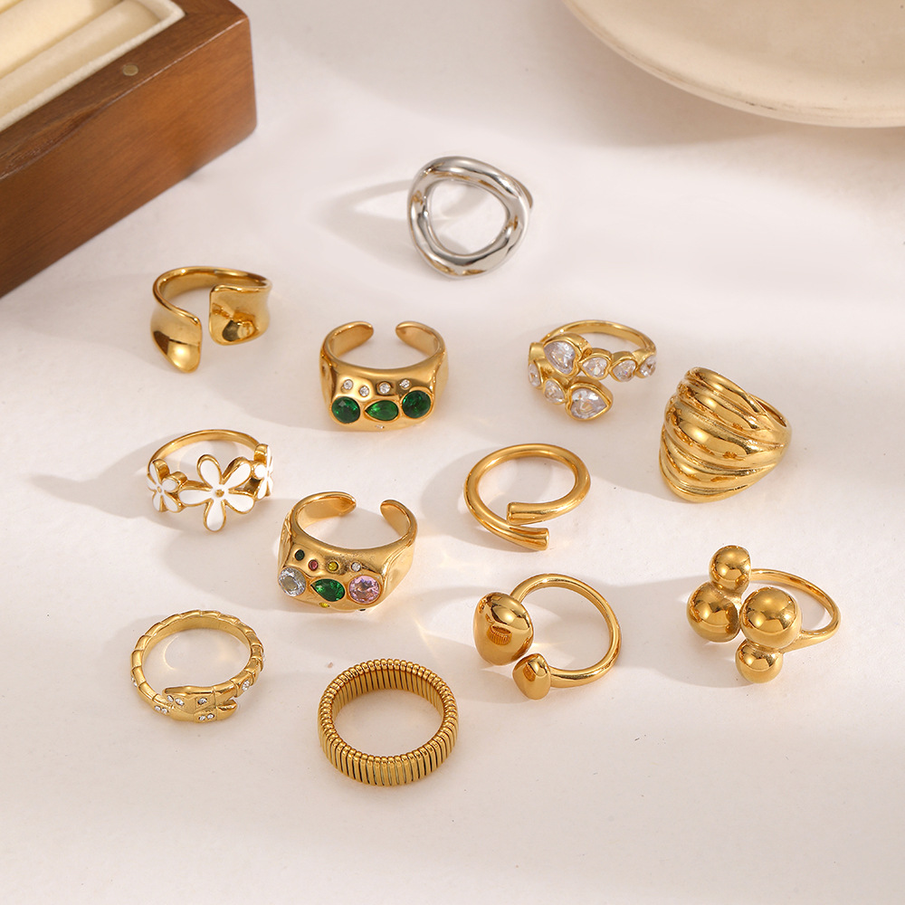 Elegant Geometric Round Ring For Women Gold Plated Titanium Steel_voghion.com