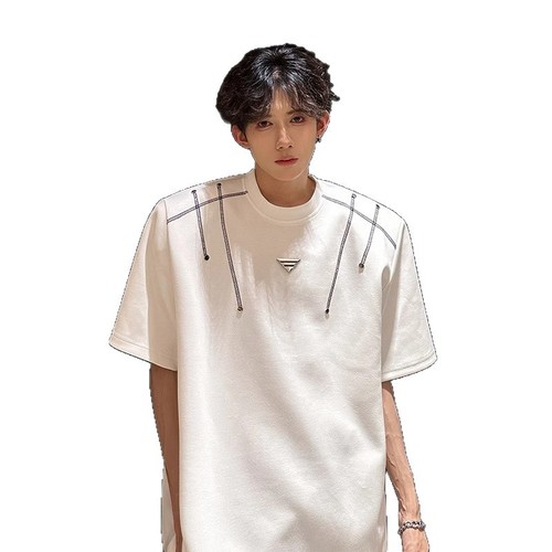 2025 thin shoulder pad t-shirt for men, summer, indie design sense, cool and stylish, American high street, sophisticated, small collar, short