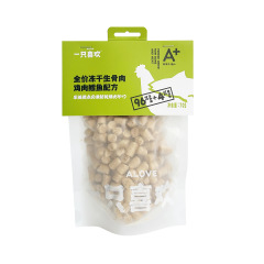 A freeze-dried dog and cat snack, featuring freeze-dried fish, spring fish, raw chicken breast, and main freeze-dried food for weight gain and facial development.