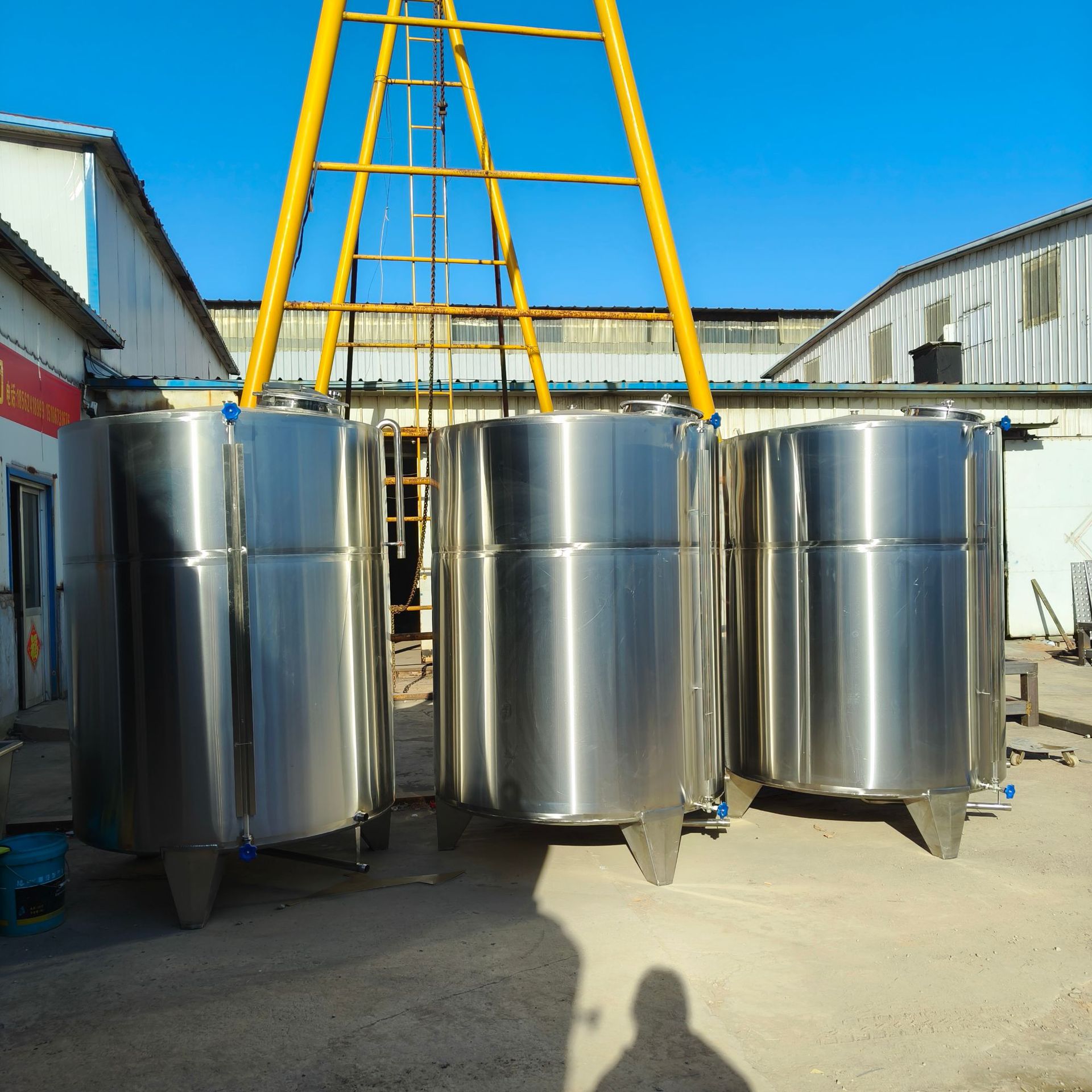 多规格不锈钢储罐批发 现场制作3立方不锈钢酒罐白酒储存罐