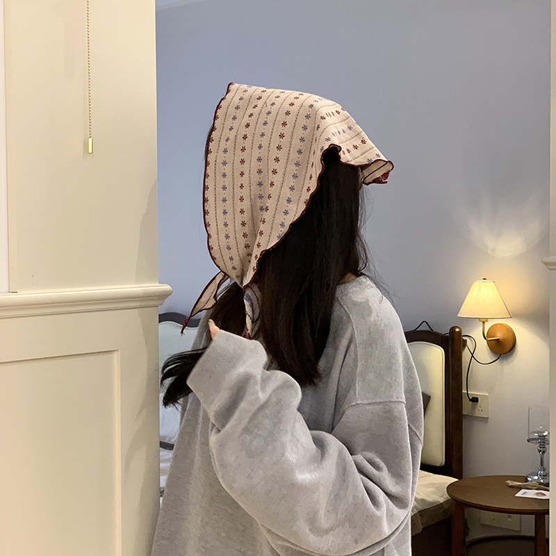 Bufandas triangulares mujeres primavera y verano nuevo estilo japonés y coreano estilo retro bufandas de moda universal bufandas pastorales bufandas de seda correa de pelo