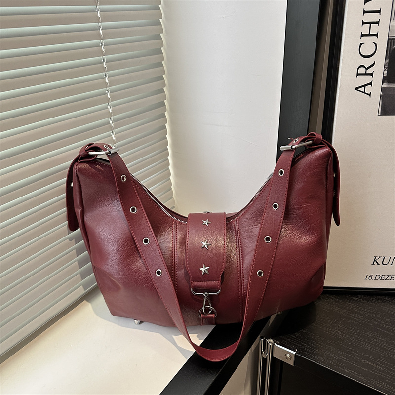 Comercio exterior transfronterizo viento perezoso bolso de alta capacidad de alta calidad nuevo estilo de locomotora de alta gama remache bolso de hombro de mano con remache