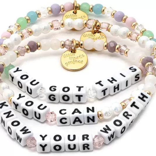 亚马逊热销INS设计小水晶珠字母圆形吊坠刻字菱形珠手链