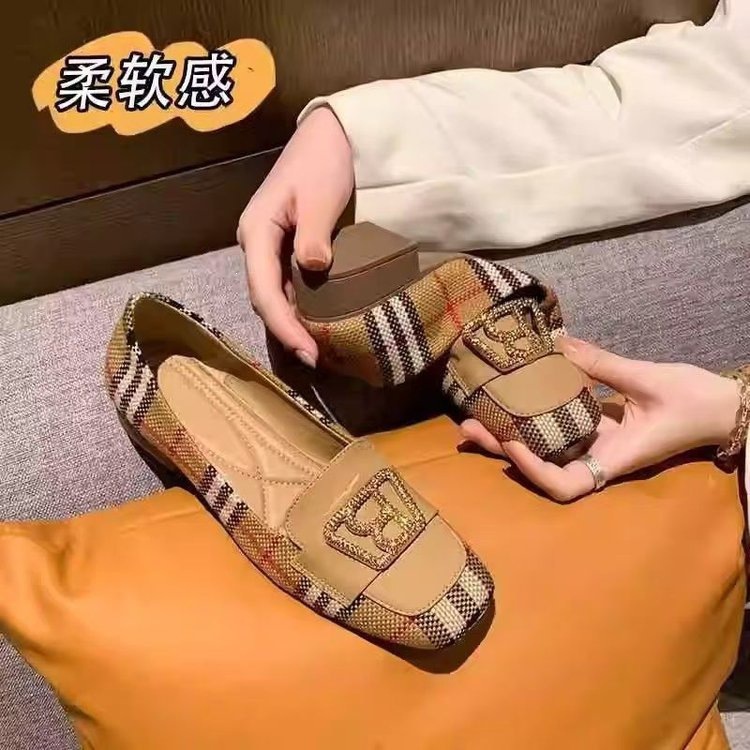Xiaoxiang estilo de tacones altos de color para mujeres 2026 verano nuevo hebilla de metal de moda de tacones gruesos y superficiales zapatos individuales