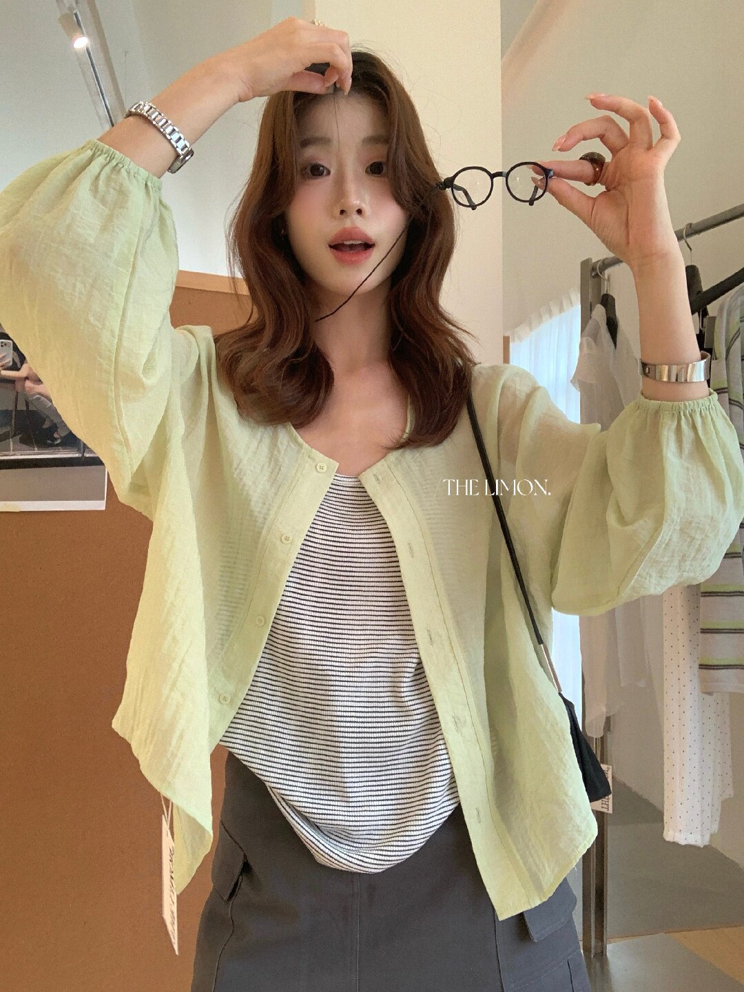 Áo chống nắng dáng dài tay ngắn kèm áo sọc trong hai mảnh nữ — xanh lam, bạc hà xanh, xanh mù tạt, màu trắng chi tiết 49