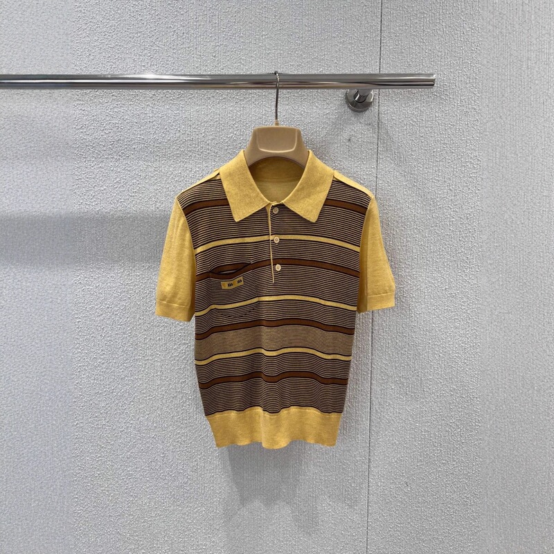 Nanyou 26 Autumn New Style Versatile Yellow Striped Short-Sleeve Knit Top with Embroidered Letter Logo on the Chest, No Tag Nanyou 26 Autumn New Style Versatile Yellow Striped Short-Sleeve Knit Top with Embroidered Letter Logo on the Chest, No Tag