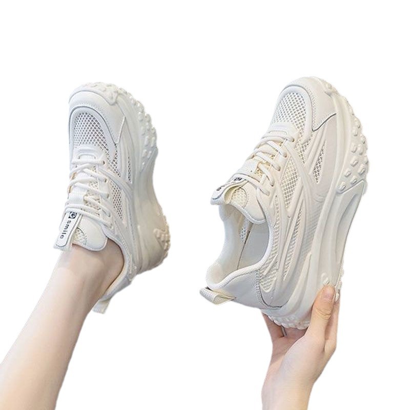 Zapatos de papá para mujeres 2024 nuevo verano en línea aumentando la altura de un pequeño hombre con suela gruesa zapatos de malla transpirables deportivos