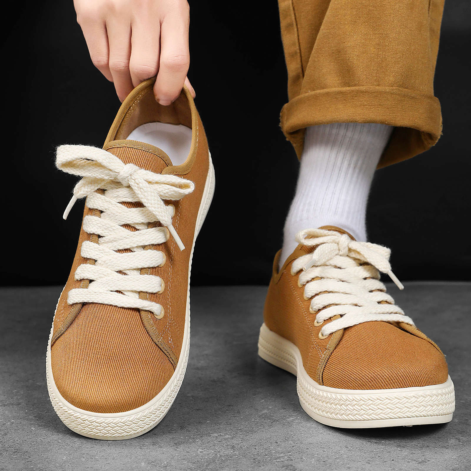 Zapatos de hombre 2026 primavera zapatos casuales respirables zapatos de lona simples delgados versátiles zapatos de moda retrógrados zapatos únicos zapatos de skate ligeros