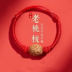 新しい手作りの桃の核を編む赤いひものブレスレットの赤ちゃんは赤ちゃんの本命年の桃の木の手の縄の女性の桃のかごの子供をびっくりさせます。