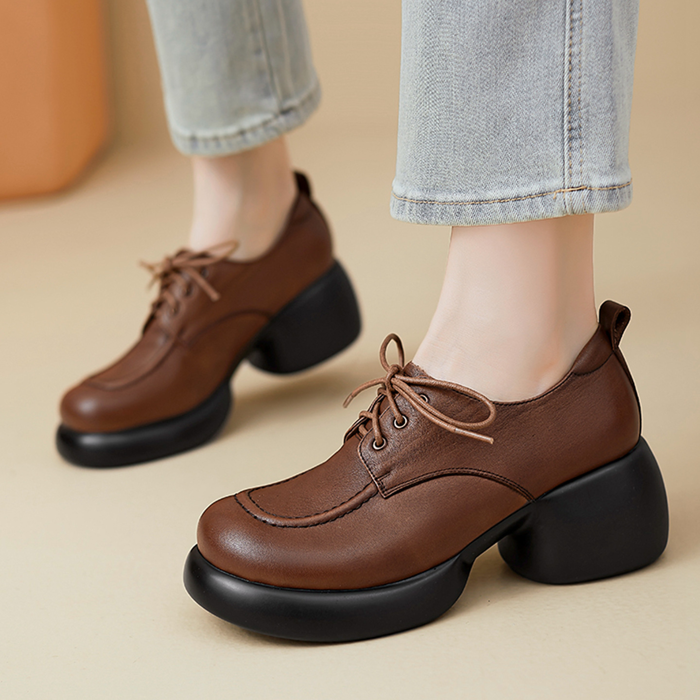 Giày loafer nữ dây buộc phong cách Anh, gót vuông 5,5 cm, mũi sâu, đế dày — màu nâu