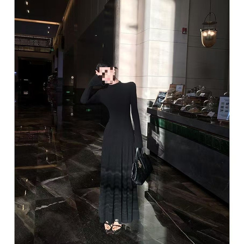 Manufacturer's New Spring and Autumn Long Dress with Fleece-Lined Bell Sleeves, Half-High Collar, Winter Dress, Slim-Fit Base Layer, French Fashion Style