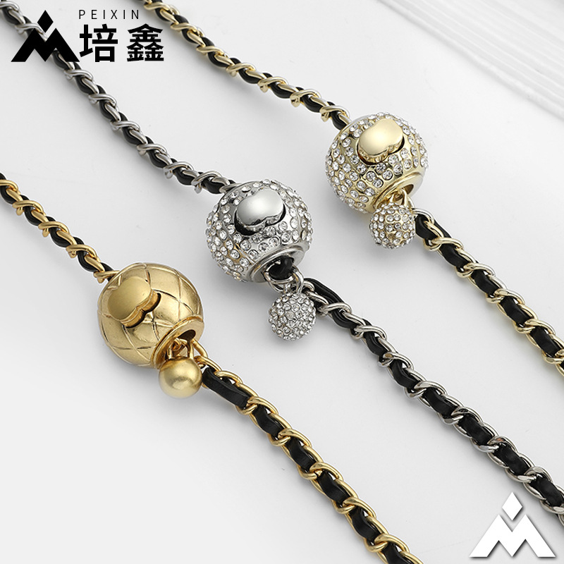 Cadena de bolso de bola de incienso pequeña, accesorios de mensajero de un solo hombro, hebilla ajustable, cinturón de bolso de estilo de fragancia pequeña, cadena de hombro de cadena, cadena de cuero PU