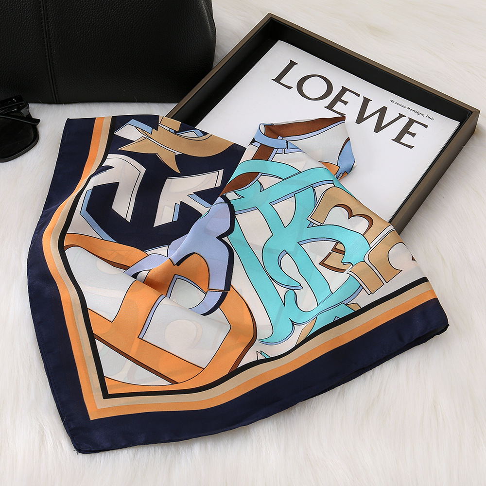 Primavera y otoño nuevo estilo francés bufandas de seda vintage moda bufandas de seda cuadrada versátil 70 cadena de seda simulada bufandas pequeñas damas sensación de alto nivel