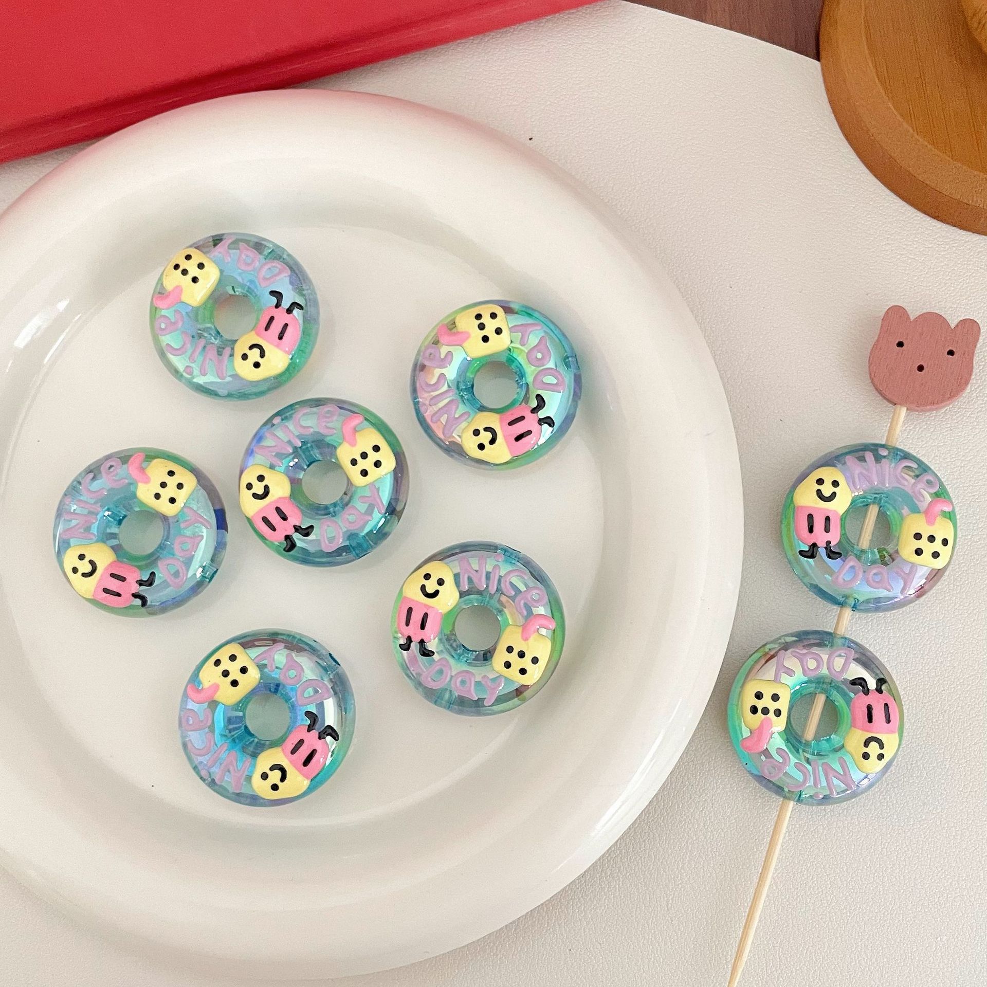 Acrílico chapado en color de dibujos animados industria pesada pintados a mano rosquilla cuentas sueltas cuentas diy accesorios de material colgante de cadena de teléfono móvil